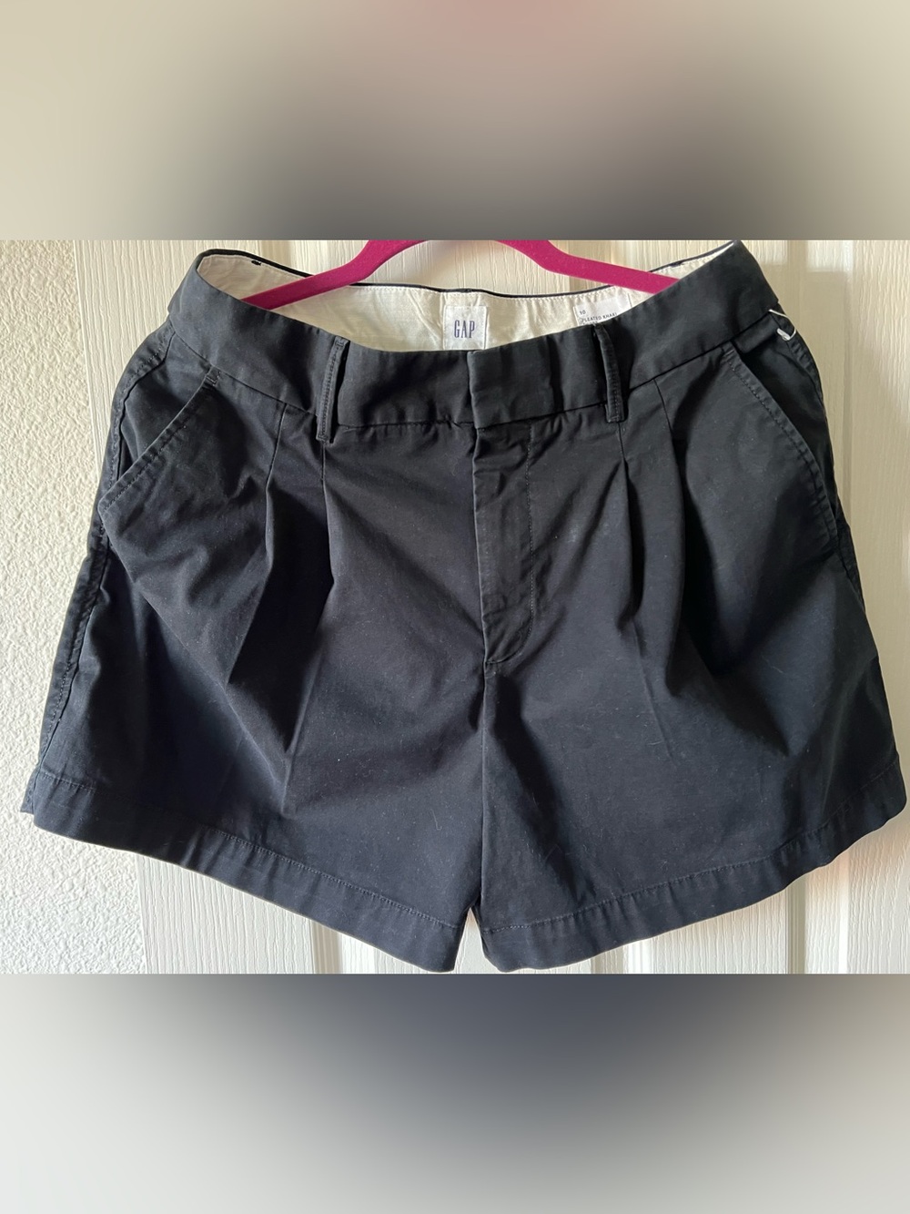 GAP Women's Khaki Shorts Black with pleats size 10